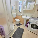 In 5484 Apartament *