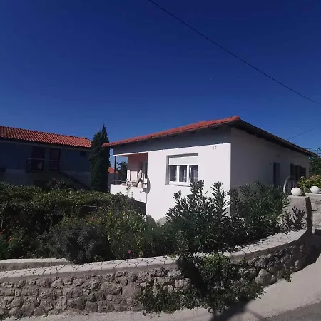Apartment In 5484