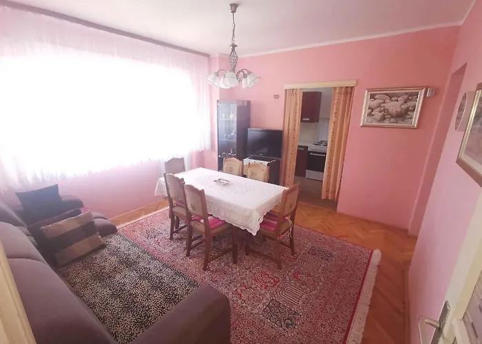 In 5484 Apartment *